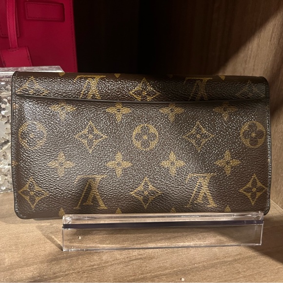 Authentic Louis Vuitton Monogram Jeanne Wallet - Picture 2 of 7
